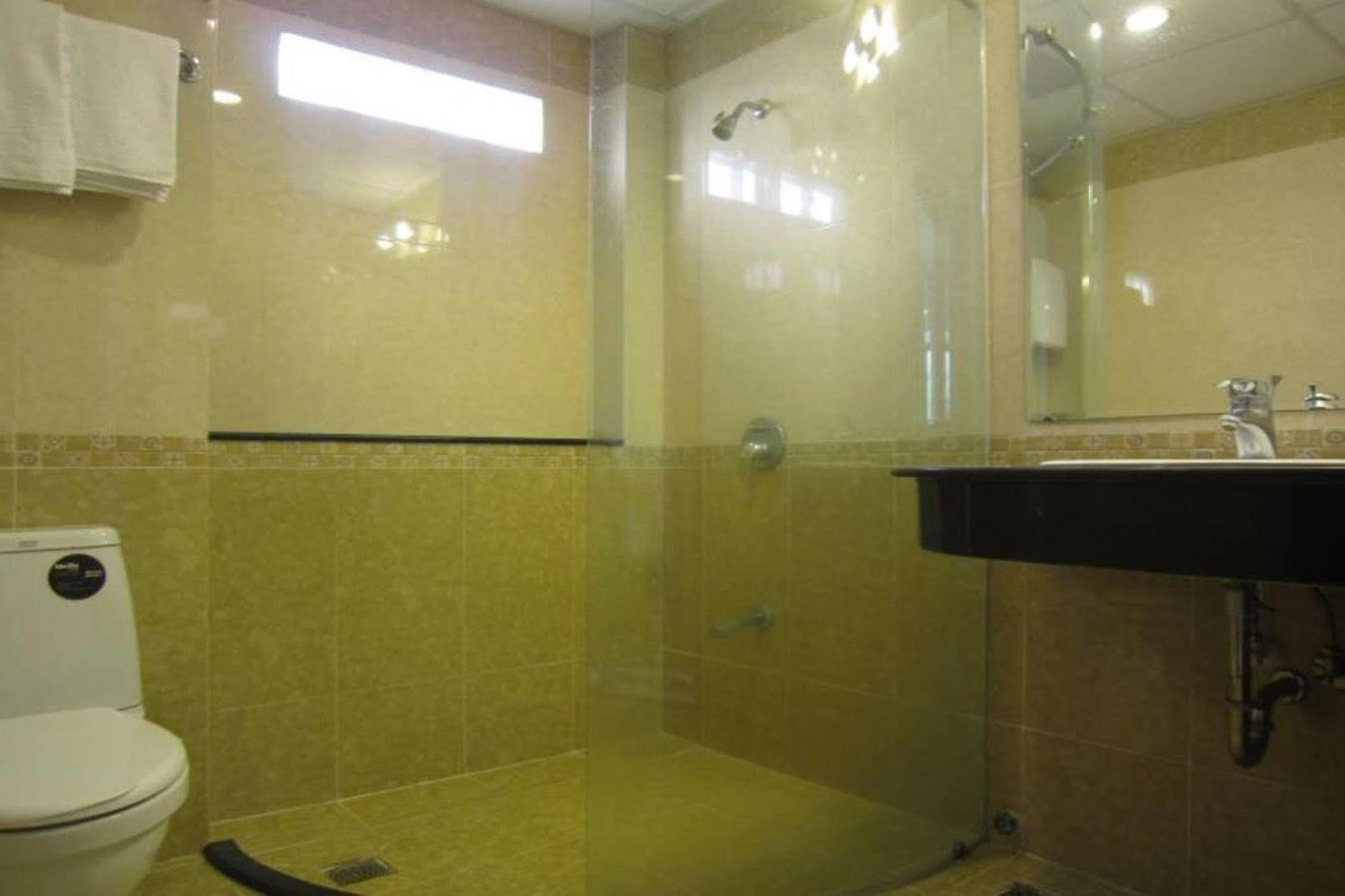Quy Thanh Hotel Хошимин Экстерьер фото