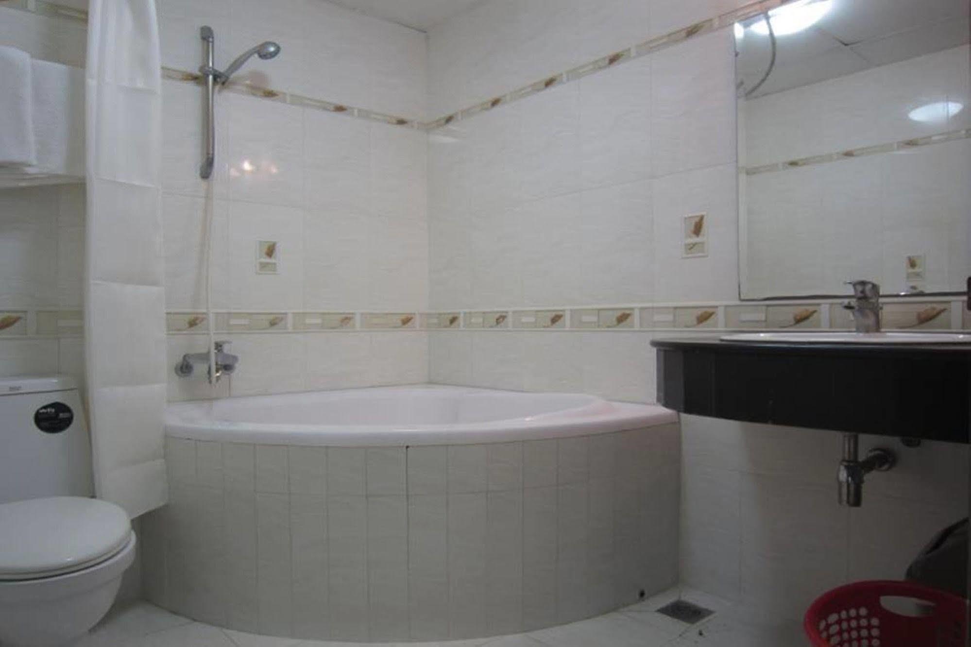Quy Thanh Hotel Хошимин Экстерьер фото
