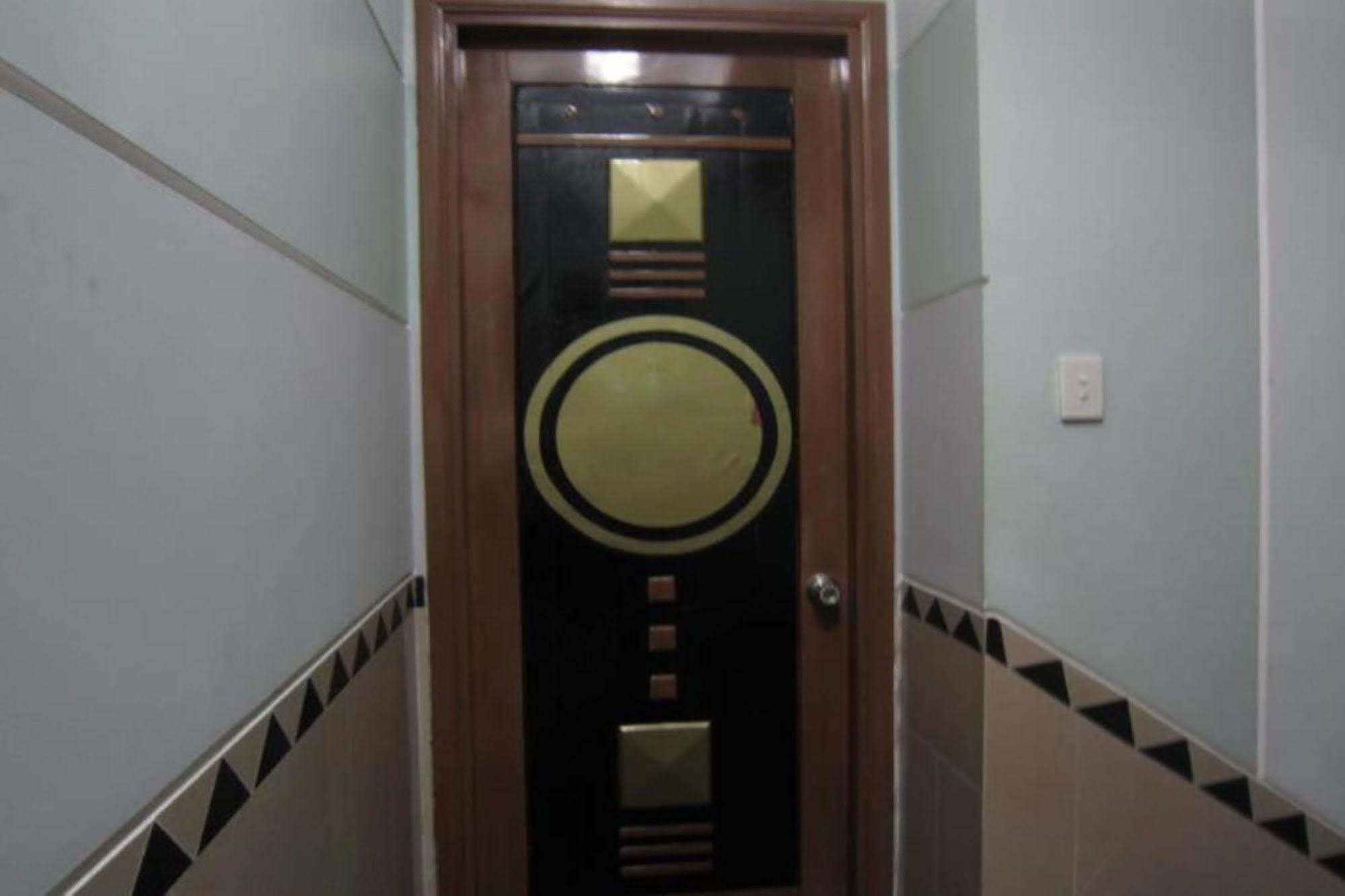 Quy Thanh Hotel Хошимин Экстерьер фото